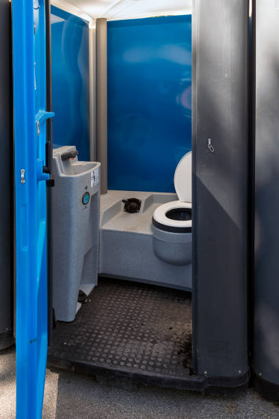 Best Portable restroom trailer rental  in Forsyth, MT